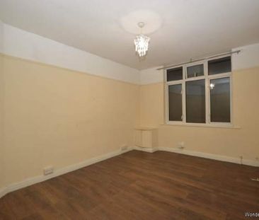 2 bedroom property to rent in Addlestone - Photo 3