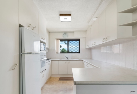 Coastal Apartment Living Steps from Kirra Beach - Photo 4