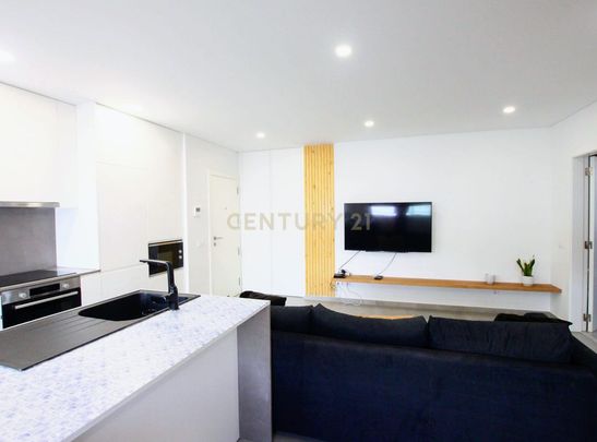 Montenegro, Faro - Photo 1