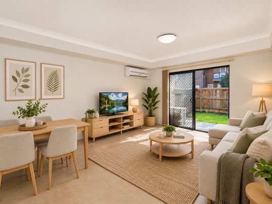 Spacious Apartment with Private Courtyard - Photo 1