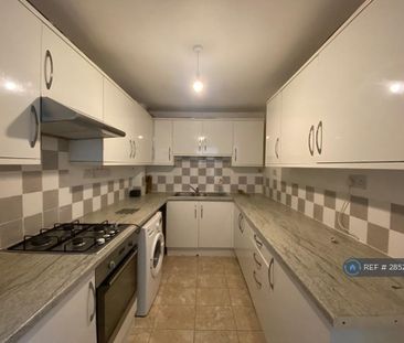 4 bedroom end of terrace house to rent - Photo 4