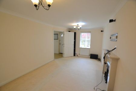 5 bedroom detached house to rent - Photo 2