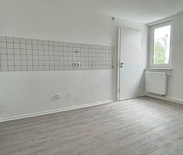 2-Zimmer • Laminat • Tageslichtbad mit Dusche • große Wohnküche • Stellplatz • jetzt anschauen - Foto 4