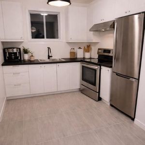 LASALLE 3 1/2 STYLE CONDO A DEUX PAS DU FLEUVE ET PRÈS DE LA GARE - Photo 2