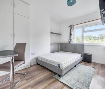 6 bedroom semi-detached house to rent - Photo 4