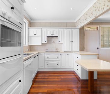 Family Home with Water Views - Photo 6