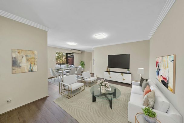 SPLIT LEVEL THREE BEDROOM IN A CENTRAL LOCATION - Photo 1