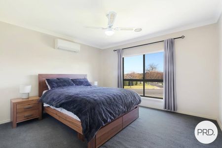 SPACIOUS THREE BEDROOM HOME - Photo 4