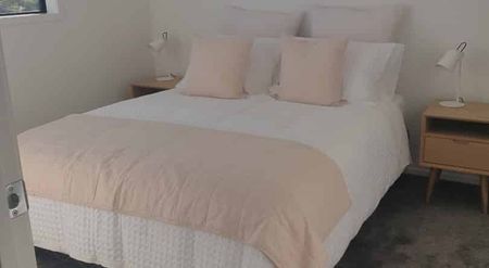 Two Bedrooms in Te Atatu Peninsula - Photo 3