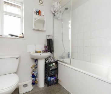 Located minutes to Stoke Newington overground and all local amenities - Photo 3