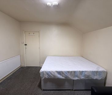 Studio Flat, Bloomfield Road, B13 - Photo 1