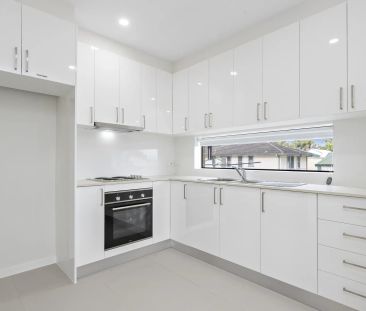 CENTRAL, PRIVATE LIVING - 2 BEDROOM GRANNY FLAT - Photo 2