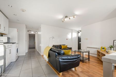 Flat 8, V3 VICTORIA TERRACE Leeds - LS3 1BX - Photo 2