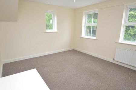 3 bedroom semi-detached house to rent - Photo 3