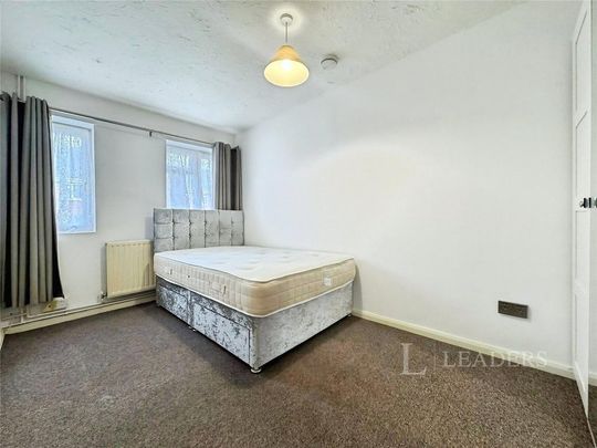 4 bedroom detached house to rent - Photo 1