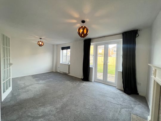 Falcon Way, Bury St. Edmunds, Beck Row - Photo 1