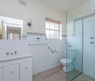 Low maintenance living between the Sea and the City! - Photo 1