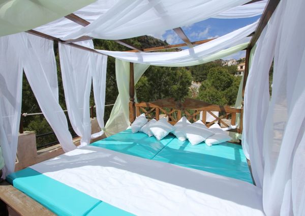 Villa for rent in Cumbre del Sol with 5 bedrooms