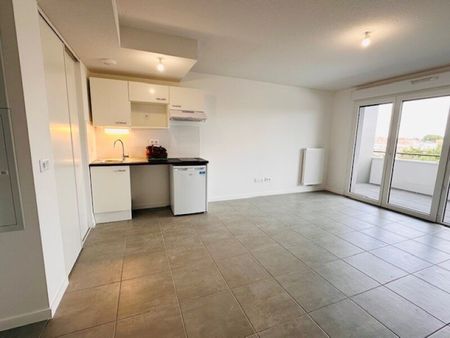 Location Appartement 2 pièces 47m² CENON 33150 - Photo 3