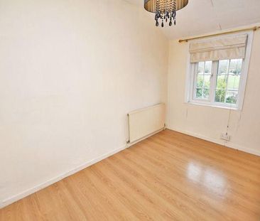 2 bedroom end of terrace house to rent - Photo 2