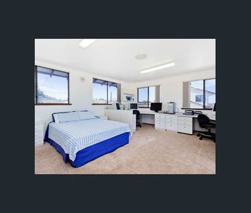 Coastal Comfort in Hillarys - Photo 3