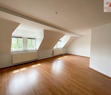 Großzügige Maisonette-Wohnung am Markt in Lößnitz sucht liebevolle Mieter - Photo 3