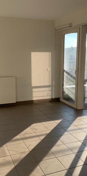 Location Appartement 4 pièces 96m² ST PIERRE DES CORPS 37700 - Photo 1