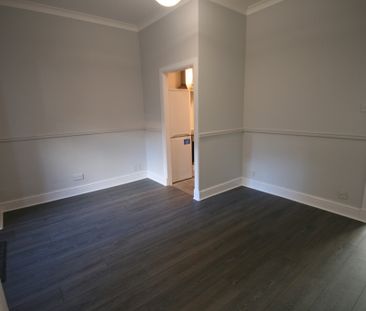 Hamilton Road , 1 Bed Main Door Furnished Flat, Broomhouse – Availa... - Photo 1
