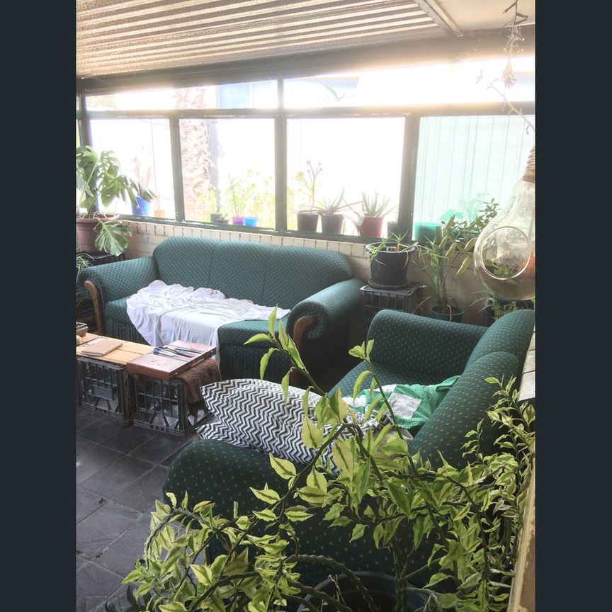 Spacious 3-Bed + Study | Excellent Location | $675/week - Photo 1