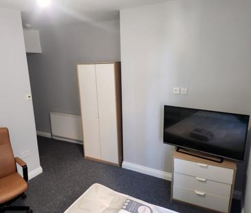 1 bedroom in a house share to rent - Photo 4