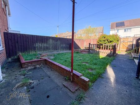 2 bedroom semi-detached house to rent - Photo 4