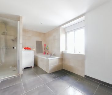 Location Maison 5 pièces 120m² MEZIERES SUR COUESNON 35140 - Photo 5