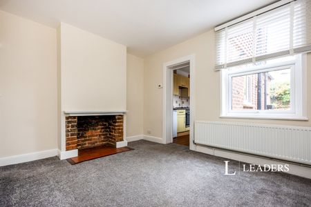 3 bedroom house to rent Cline Road, Guildford, GU1 - Photo 5