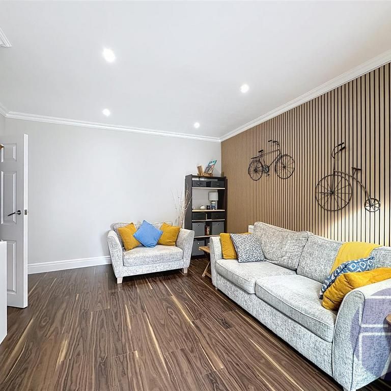 3 bedroom semi-detached house to rent - Photo 1