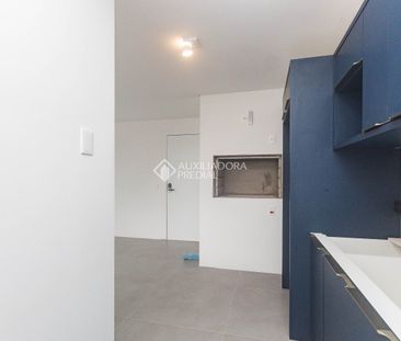 Apartamento com 2 quartos e 74m² para alugar em Passo da Areia, Por... - Photo 1