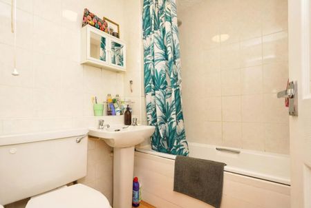 Great location, double bedroom in Manchester M1 for rent. - Photo 5