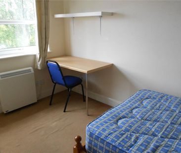 3 bedroom flat to rent - Photo 5