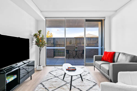 Executive rentals, tailored for professionals seeking space, style & security, Fully furnished! - Photo 2