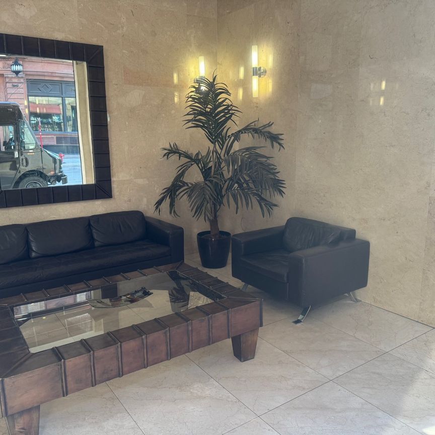 10 Rue St Jacques Montréal (Ville-Marie), QC H2Y - Photo 1