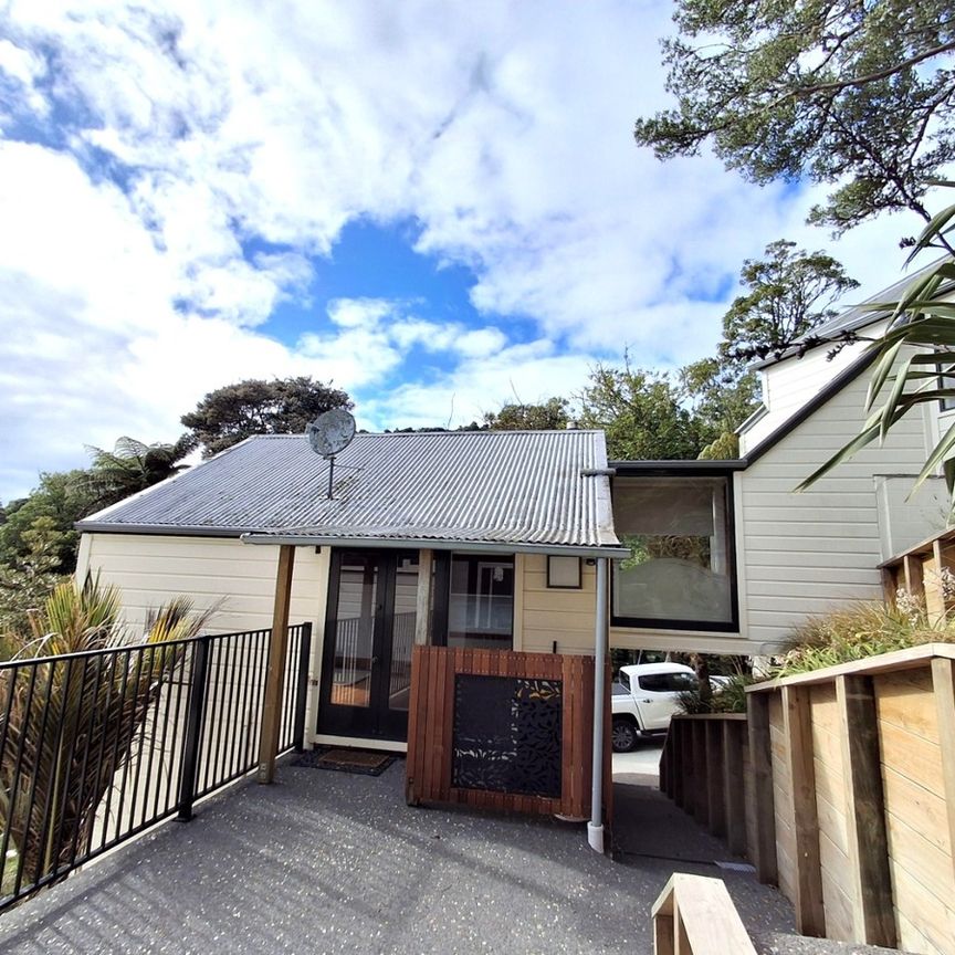 Secluded Wadestown Guest House - Photo 1