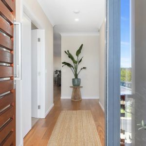 Executive home in Cooma - $1200/week - Photo 3