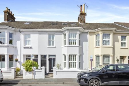 4 bedroom terraced house to rent - Photo 4