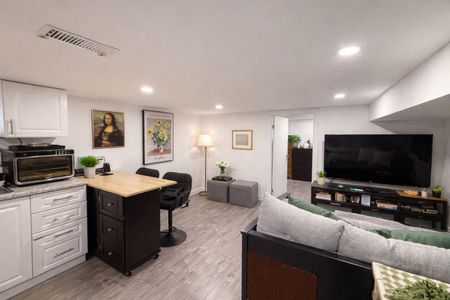 For Lease - 23 Burnfield (Lower) Avenue, Toronto, Ontario - Photo 2