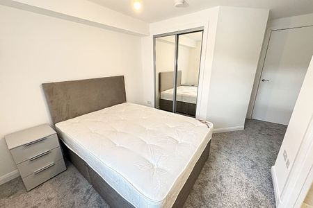 2 Bed, Flat - Photo 4