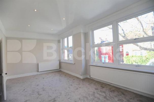 3 bedroom located on one of Muswell Hill's prime quiet residential roads - Photo 1