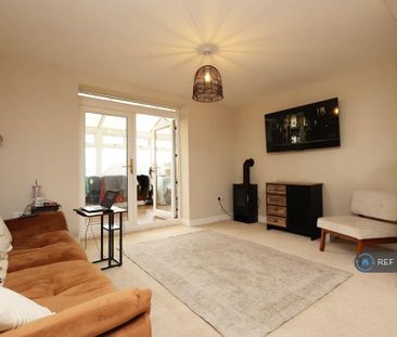 3 bedroom semi-detached house to rent - Photo 1