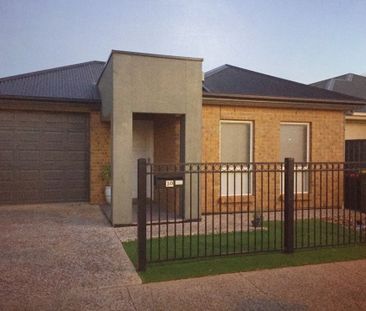 30 Hindmarsh Circuit, Mawson Lakes, SA 5095 - Photo 2