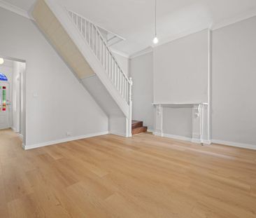 Grand Four-Bedroom Terrace in a Premier Chippendale Location - Photo 3