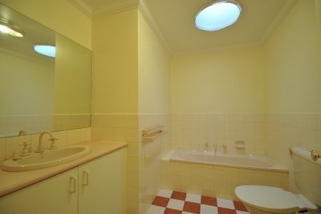 5 Albert Place, Dingley Village VIC 3172 - House For Rent | Domain - Photo 5