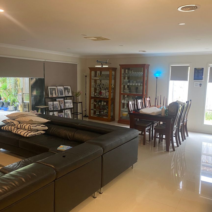 Cranbourne East - Photo 1